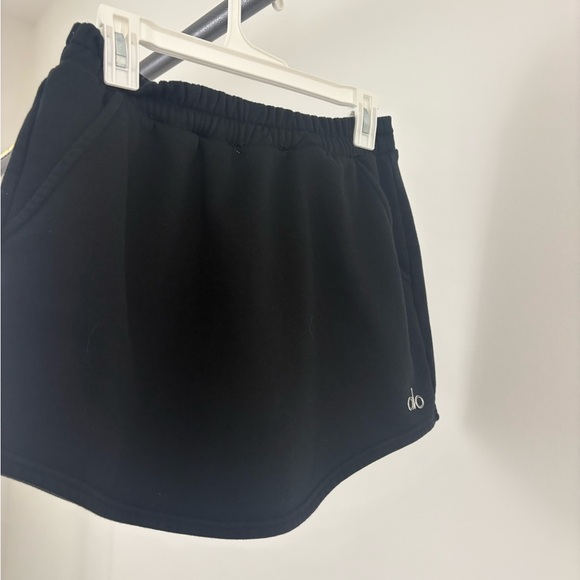 ALO Yoga High-Waist Accolade Skirt - Black, size M - Picture 2 of 5